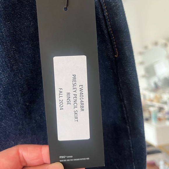 NWT Edwin Dark Wash Presley Pencil Skirt – Size 26 - Picture 3 of 4